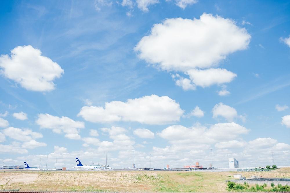 Dc Hotel Charleroi Airport 外观 照片